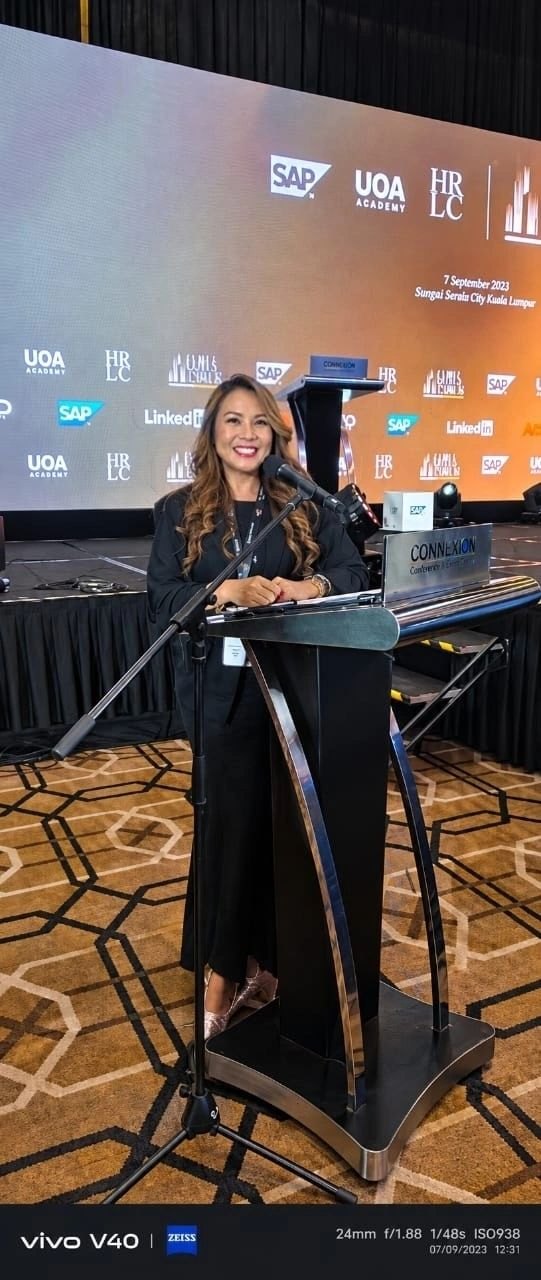 Dr Michele Sagan hosting the HRLC ConneXion event